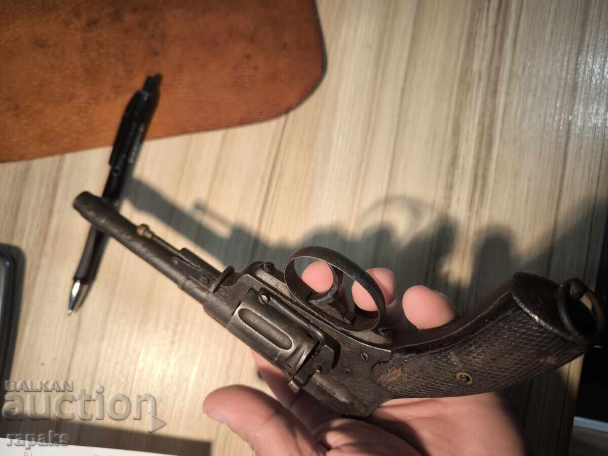 Licitație Revolver Nagant. Armă de colecție, pușcă, pistol