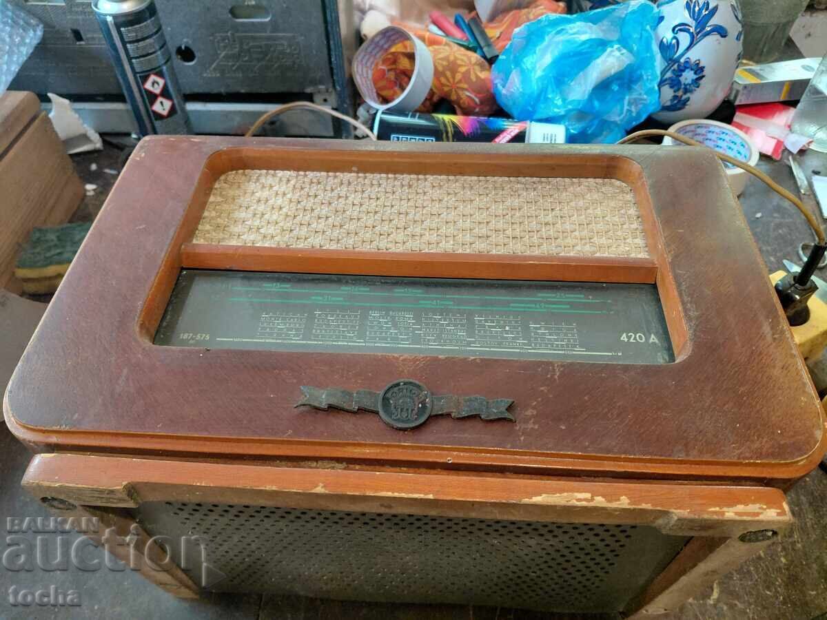 Auction  Orion 420 A tube radio, working