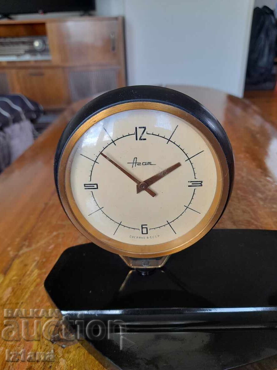 Ceas de masă vechi Agat cu preț € 95.00 | 185.80 BGN