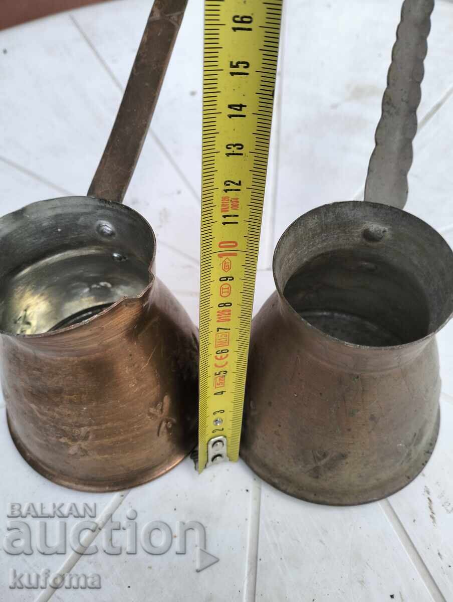 Licitație Ibricuri din cupru, 2 bucăți Licitație Ibricuri din cupru, 2 bucăți