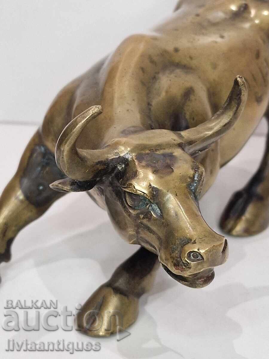 Livrarea Figurină din bronz reprezentând un taur