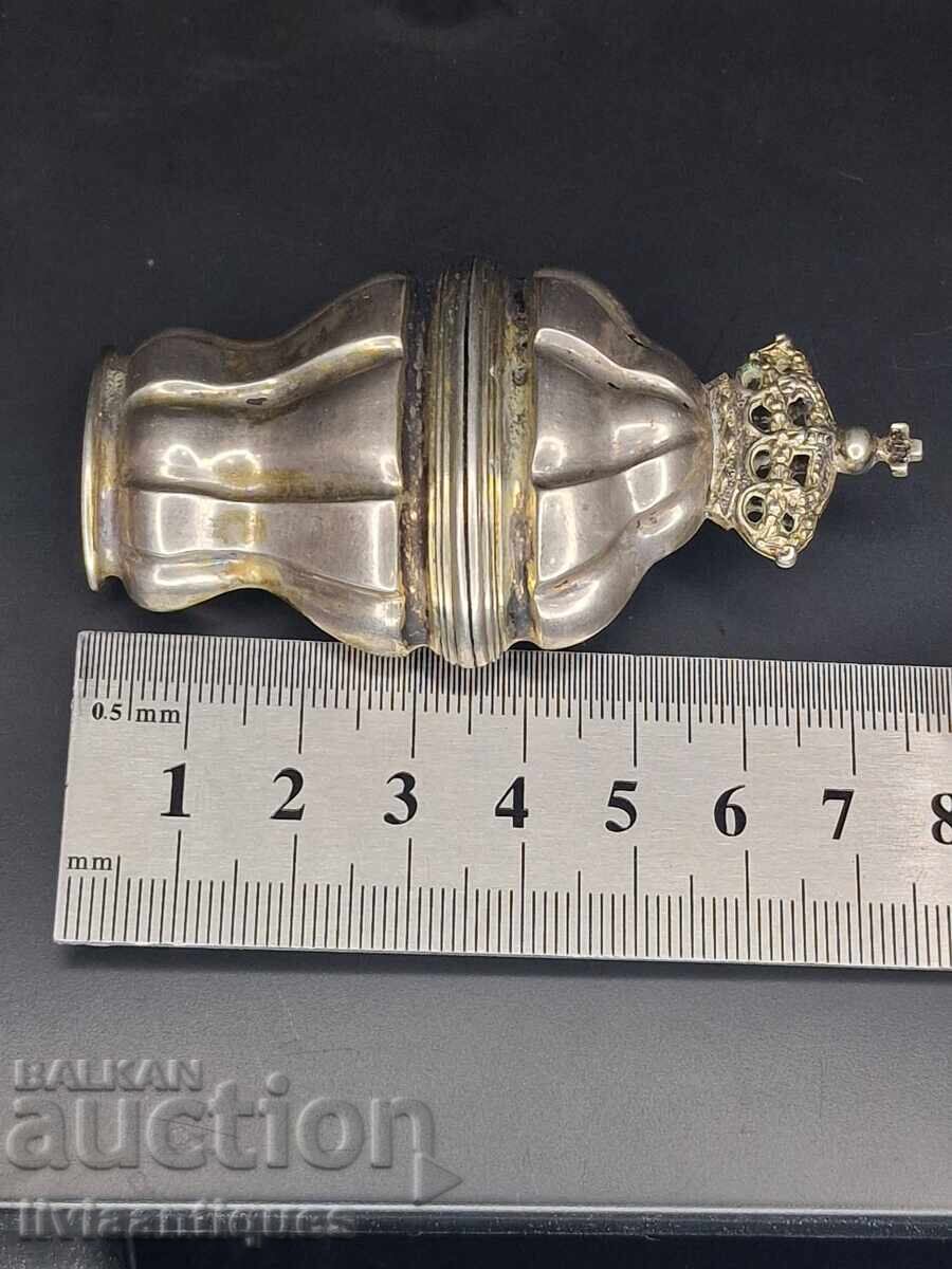 Auction  A silver box