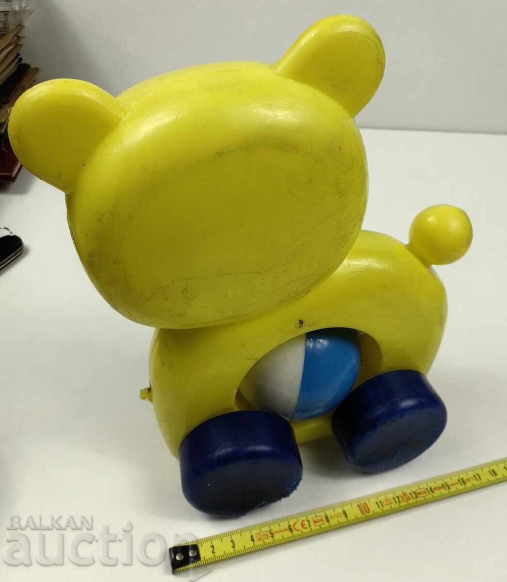 JUCĂRIE VECHE DIN PLASTIC PENTRU TRAS, DIN PERIOADA SOCIALISTĂ cu preț € 8.00 | 15.65 BGN