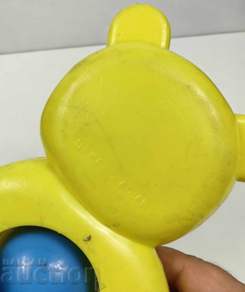 Livrarea JUCĂRIE VECHE DIN PLASTIC PENTRU TRAS, DIN PERIOADA SOCIALISTĂ