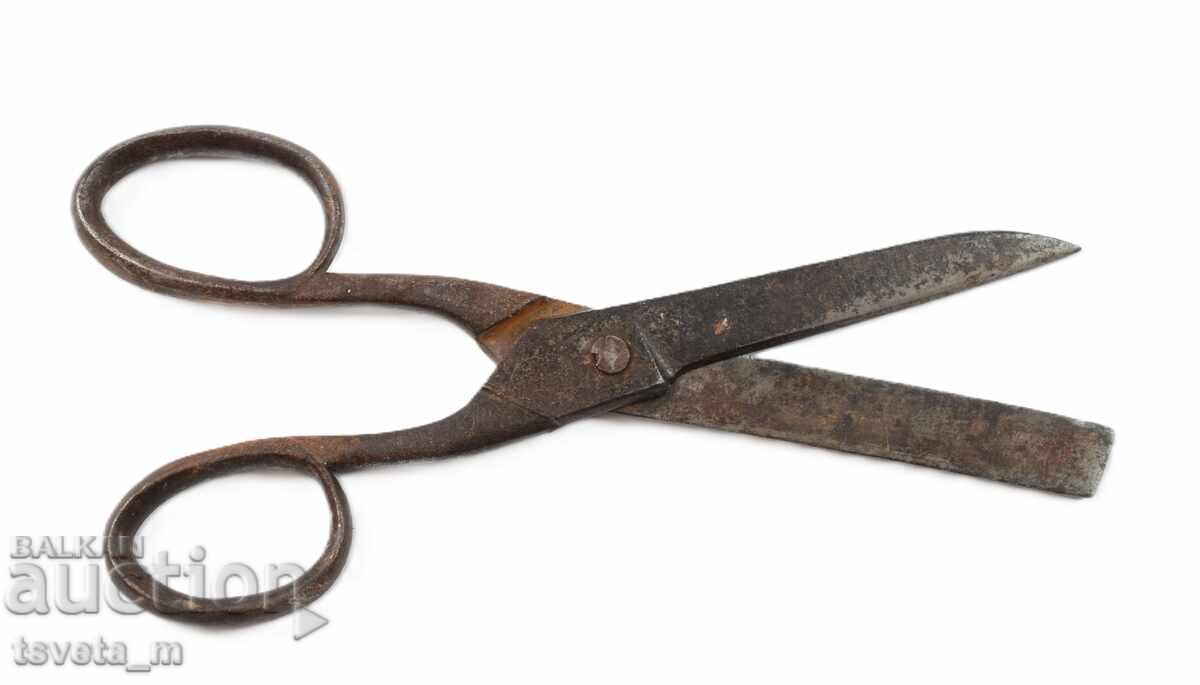Delivery of Antique wrought iron scissors Delivery of Antique wrought iron scissors