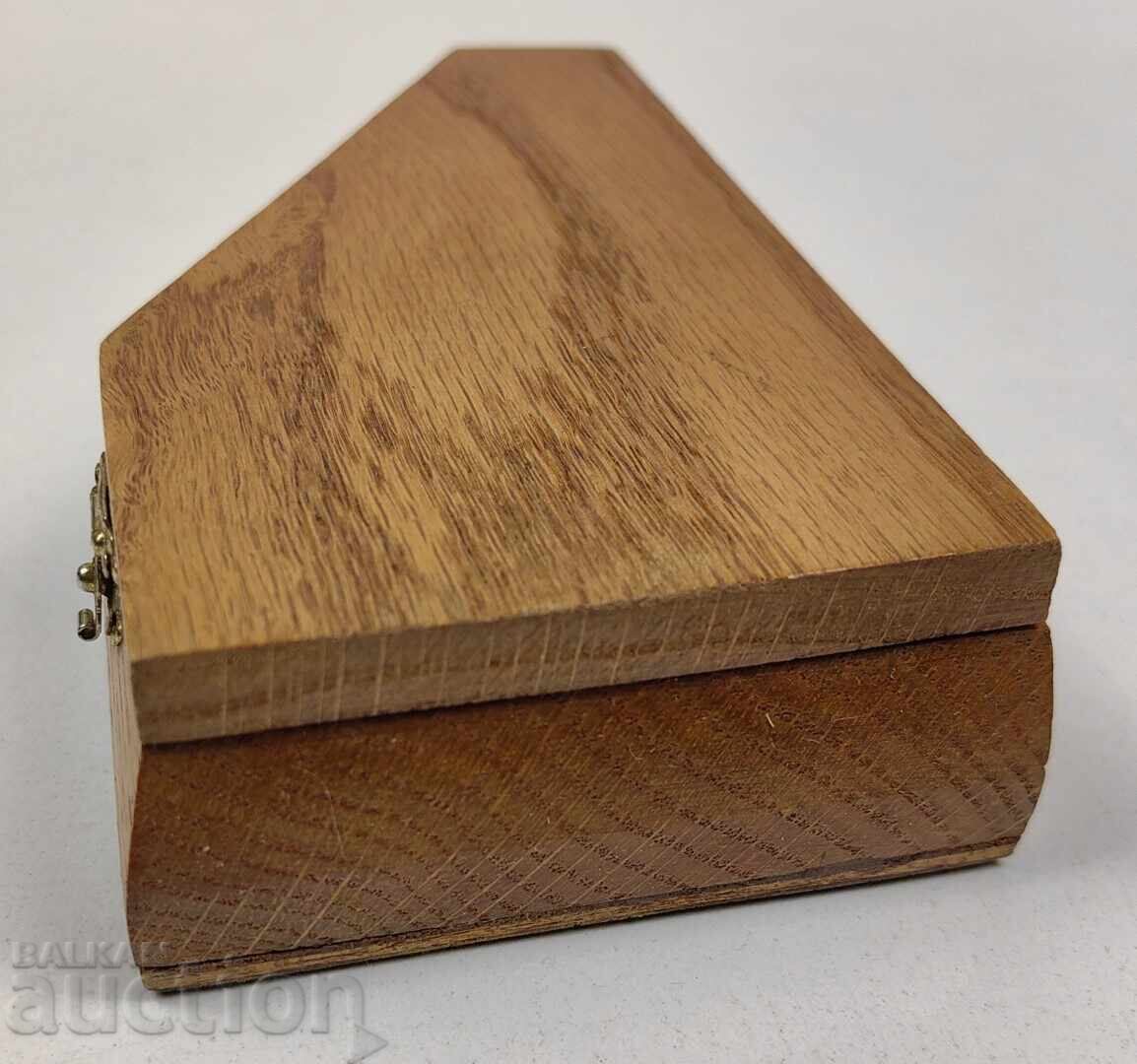 CUTIE DIN LEMN PENTRU BIJUTERII EXCELENTĂ cu preț € 8.00 | 15.65 BGN
