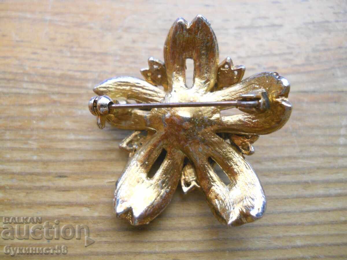 Old brooch with price € 2.60 | 5.09 BGN
