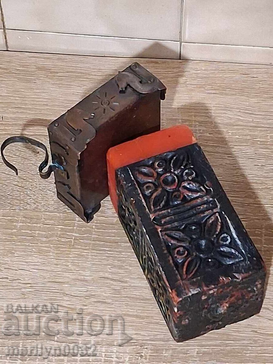 Παλιό χάλκινο κηροπήγιο με κερί από την περίοδο του σοσιαλισμού, δεκαετία του '70, ΛΔΒ - 5