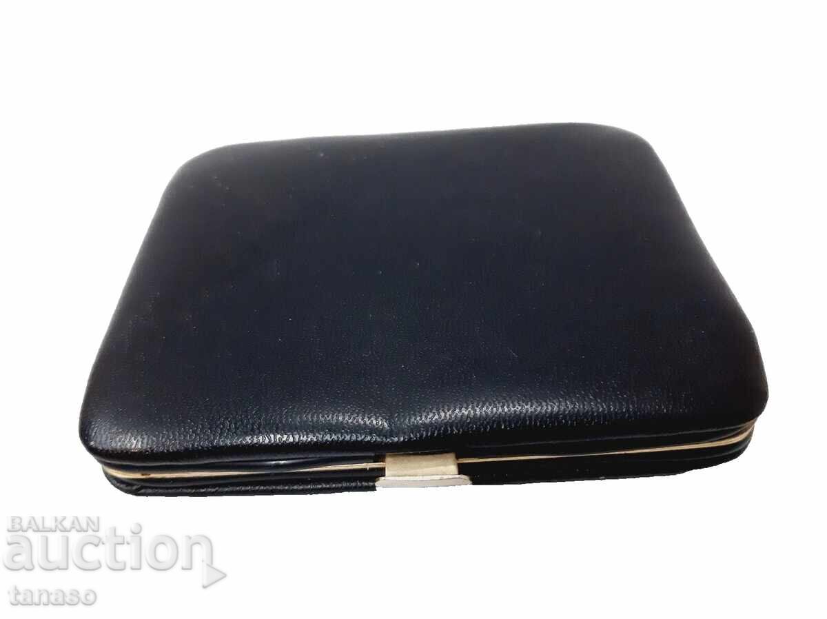 Delivery of Retro travel manicure set with leather case