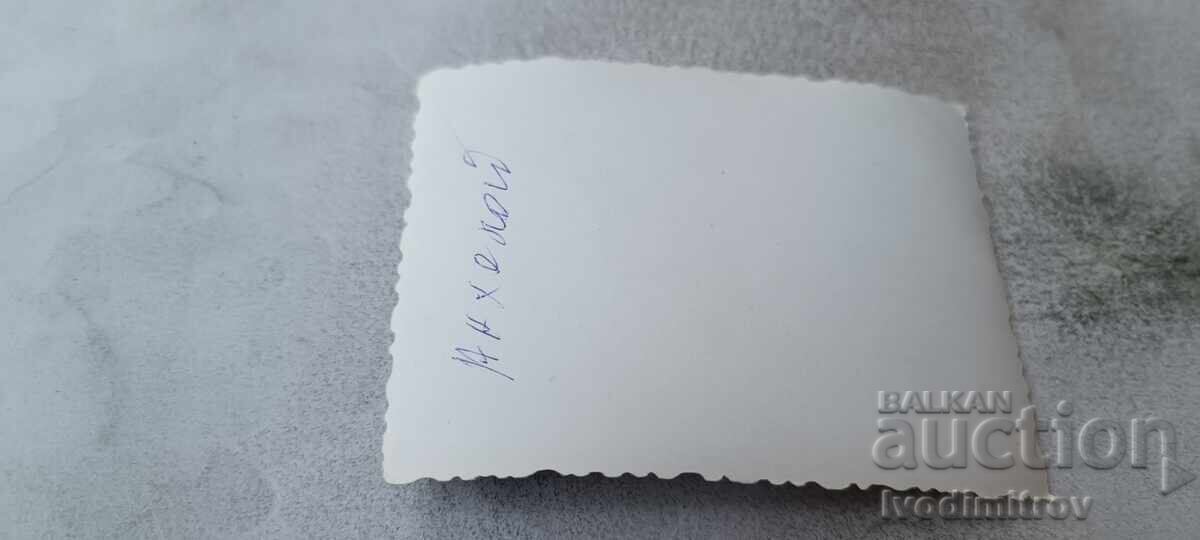 Fotografie Ahtopol Bărbați și femei pe stradă cu preț € 0.64 | 1.25 BGN Fotografie Ahtopol Bărbați și femei pe stradă cu preț € 0.64 | 1.25 BGN