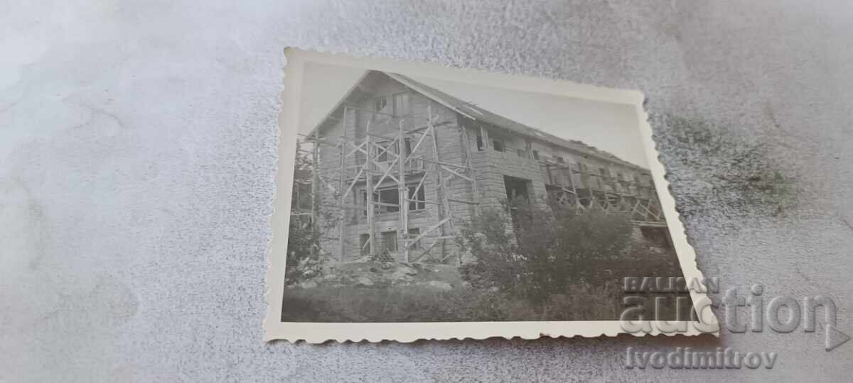 Clădire nouă în construcție