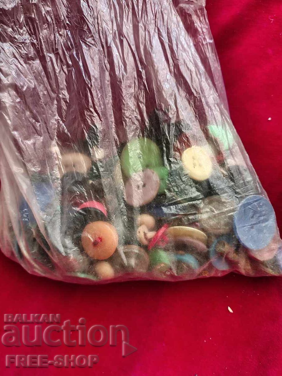 Лот стари копчета с цена € 2.50 | 4.89 лв.