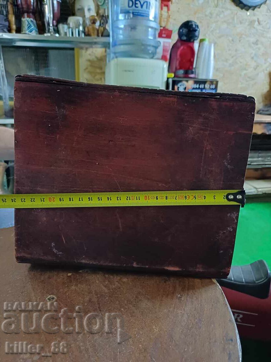 Auction  Old wooden small chest!