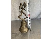 figurină veche din bronz în formă de clopot