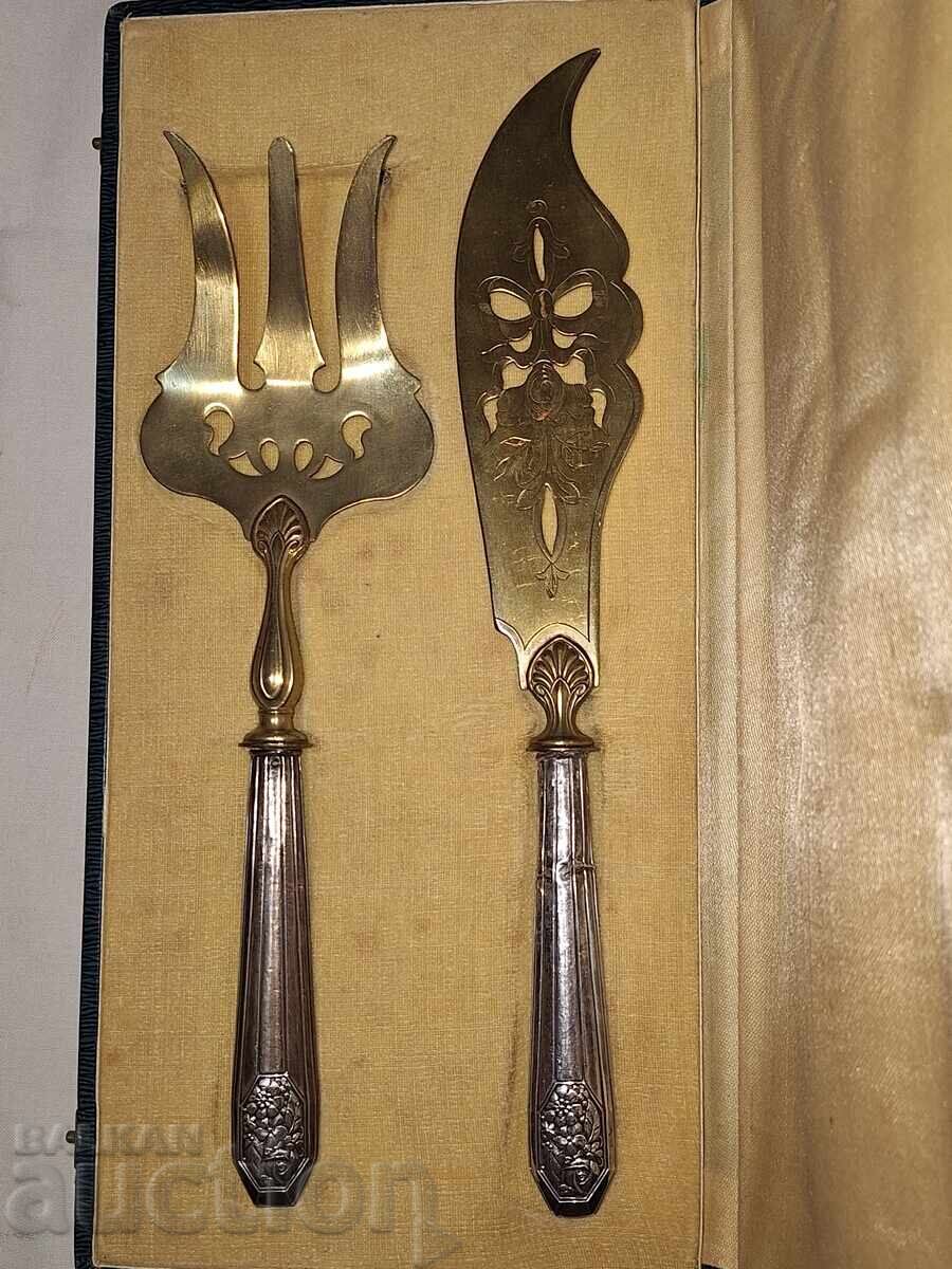 Licitație Tacâmuri vechi cu mânere din argint și placaj cu aur