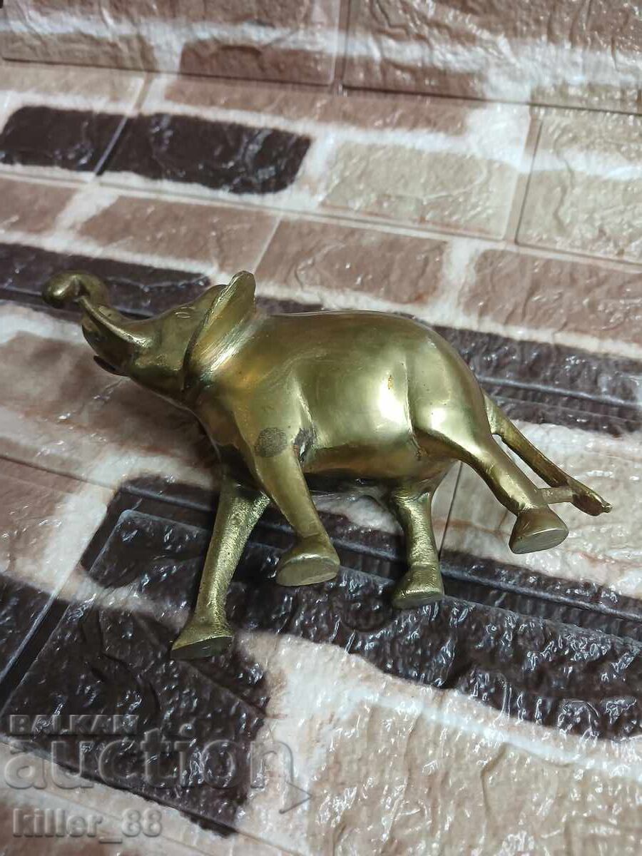 Delivery of Bronze elephant for luck