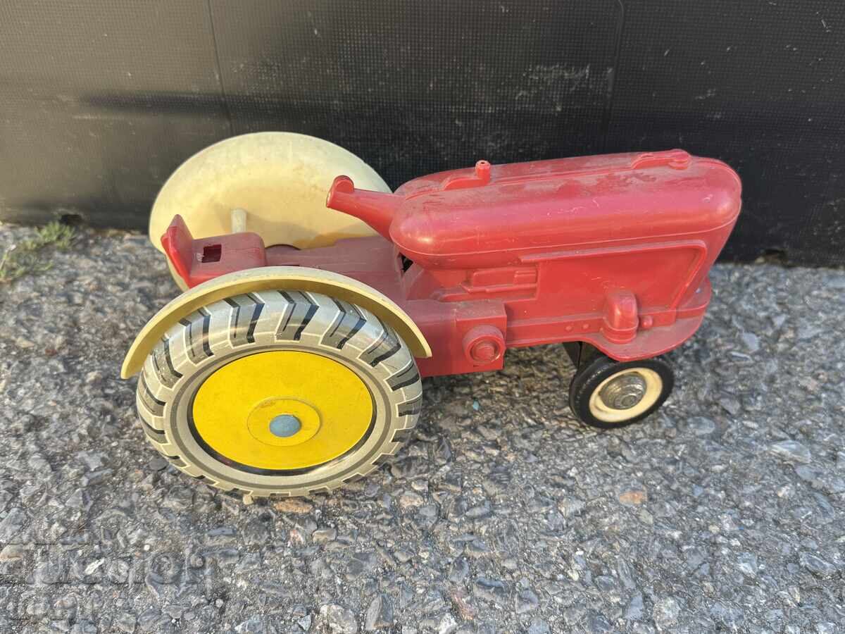 Jucărie veche rusească din metal, model tractor Jucărie veche rusească din metal, model tractor