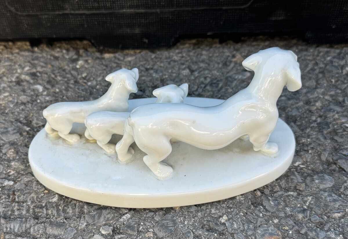 Licitație Figurină veche din porțelan francez Limoges, statuetă câini Licitație Figurină veche din porțelan francez Limoges, statuetă câini