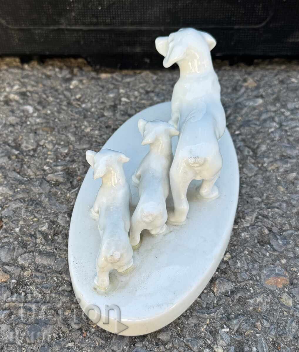 Livrarea Figurină veche din porțelan francez Limoges, statuetă câini Livrarea Figurină veche din porțelan francez Limoges, statuetă câini