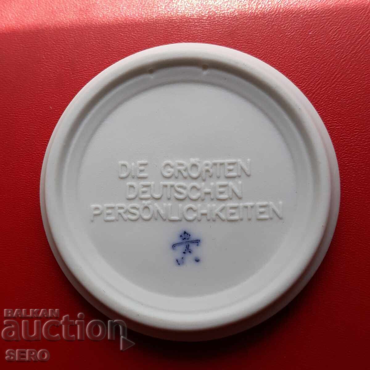 Medalie-Germania-medalie mare din porțelan Ludwig van Beethoven cu preț € 12.00 | 23.47 BGN
