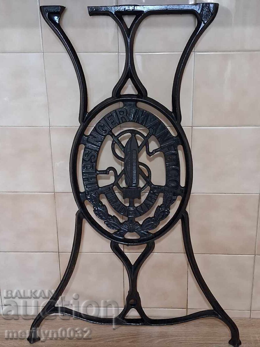 Livrarea Picioare masă mașină de cusut Singer grilaj decorativ stemă