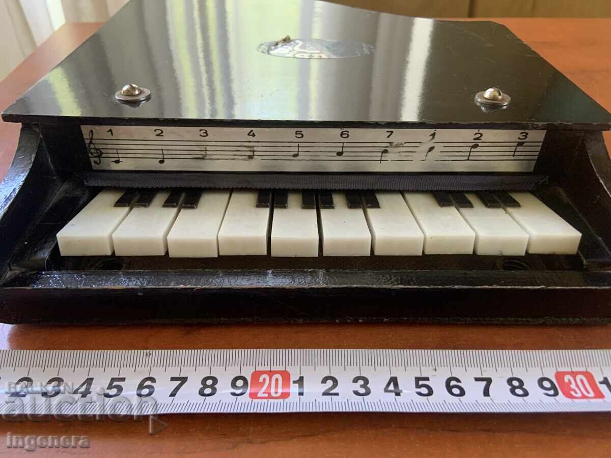 Licitație PIAN PENTRU COPII FUNCȚIONAL DIN LEMN INSTRUMENT MUZICAL Licitație PIAN PENTRU COPII FUNCȚIONAL DIN LEMN INSTRUMENT MUZICAL