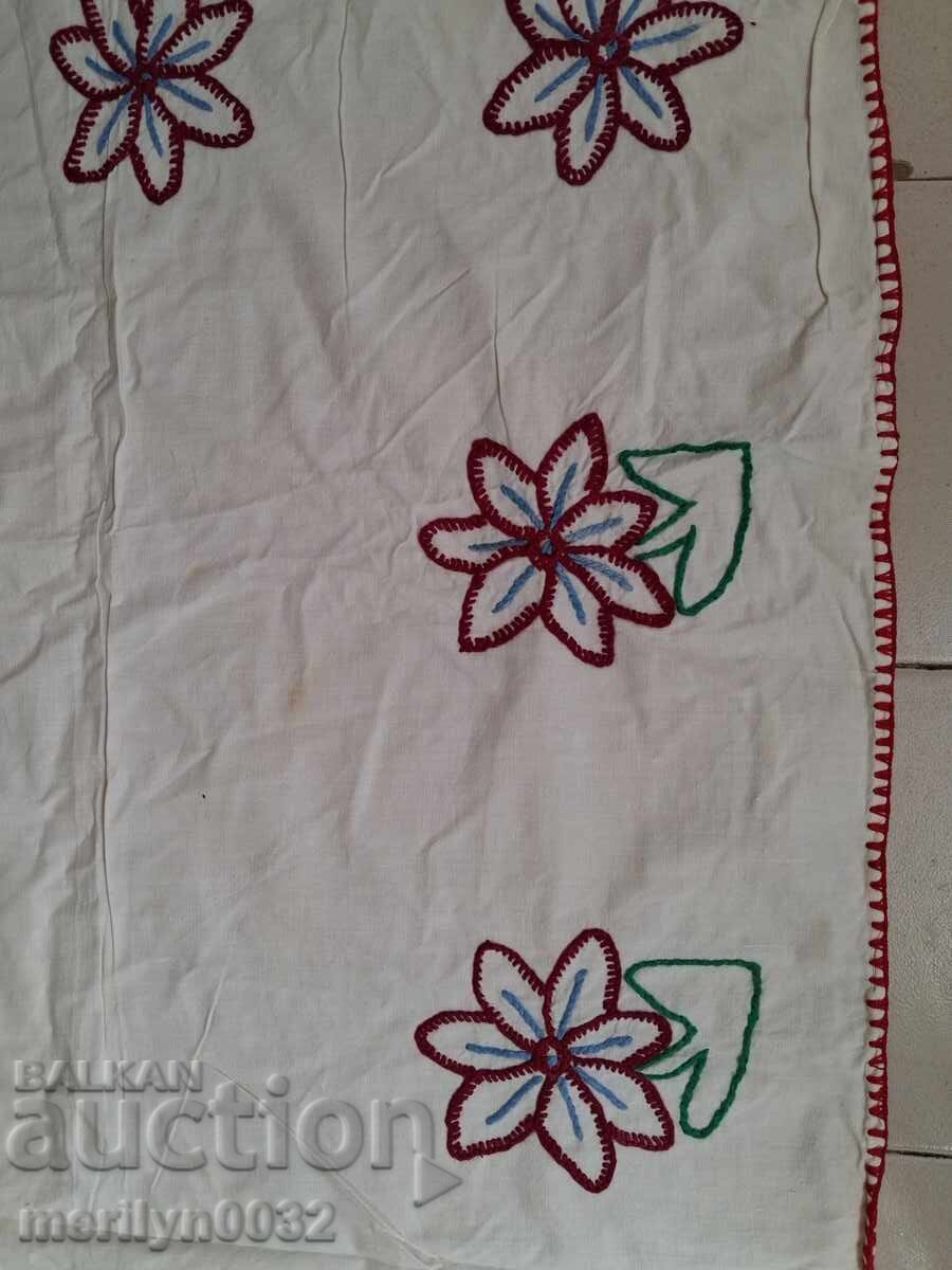 Față de masă cu broderie 140/ 140 cm cu preț € 48.33 | 94.53 BGN