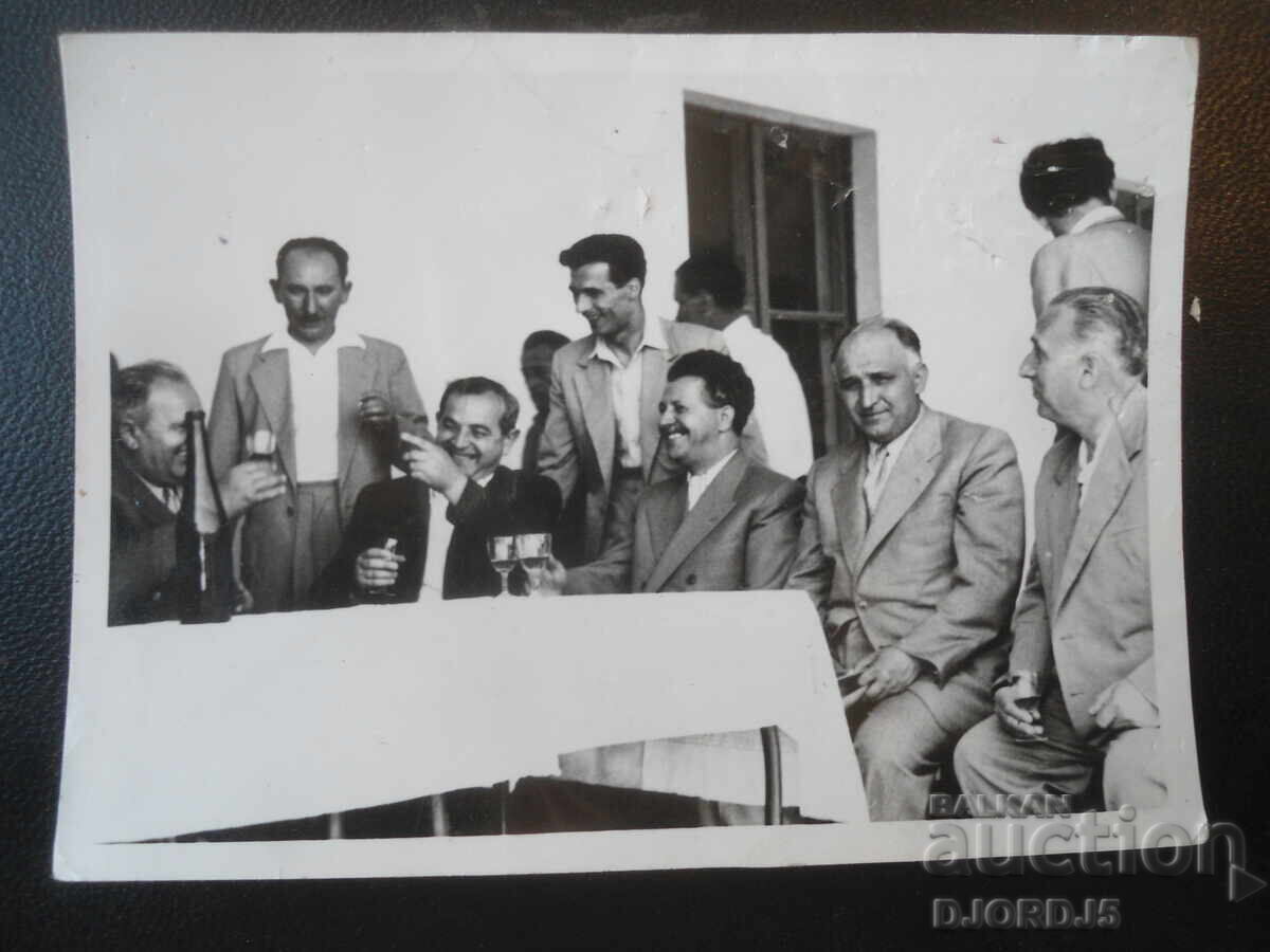 Fotografii vechi din perioada socialistă cu tovarășul Todor Jivkov, 4 bucăți cu preț € 0.11 | 0.22 BGN Fotografii vechi din perioada socialistă cu tovarășul Todor Jivkov, 4 bucăți cu preț € 0.11 | 0.22 BGN