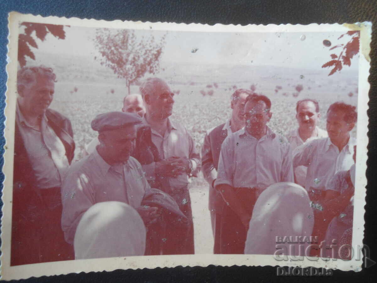Licitație Fotografii vechi din perioada socialistă cu tovarășul Todor Jivkov, 4 bucăți Licitație Fotografii vechi din perioada socialistă cu tovarășul Todor Jivkov, 4 bucăți