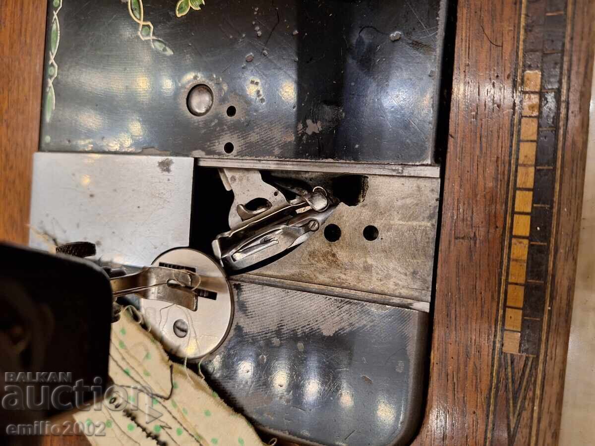 Livrarea Mașină de cusut veche Kohler din 1935, portabilă, în cutia originală