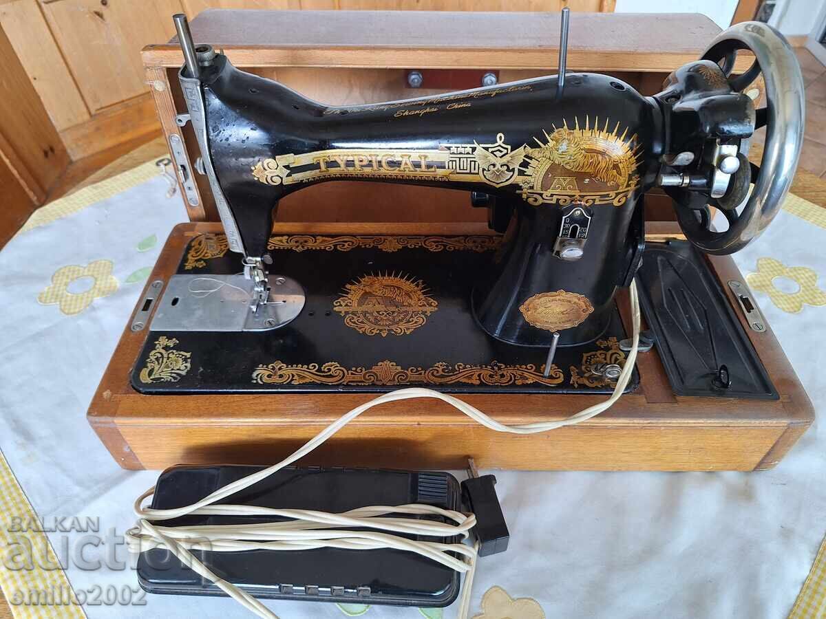 Mașină de cusut veche Tigar portabilă în cutia originală cu preț € 39.00 | 76.28 BGN