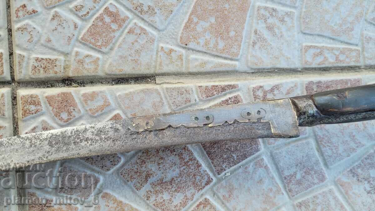 Iatagan, kama, pumnal, cuțit, karakulak. Laz cu preț € 470.00 | 919.24 BGN Iatagan, kama, pumnal, cuțit, karakulak. Laz cu preț € 470.00 | 919.24 BGN