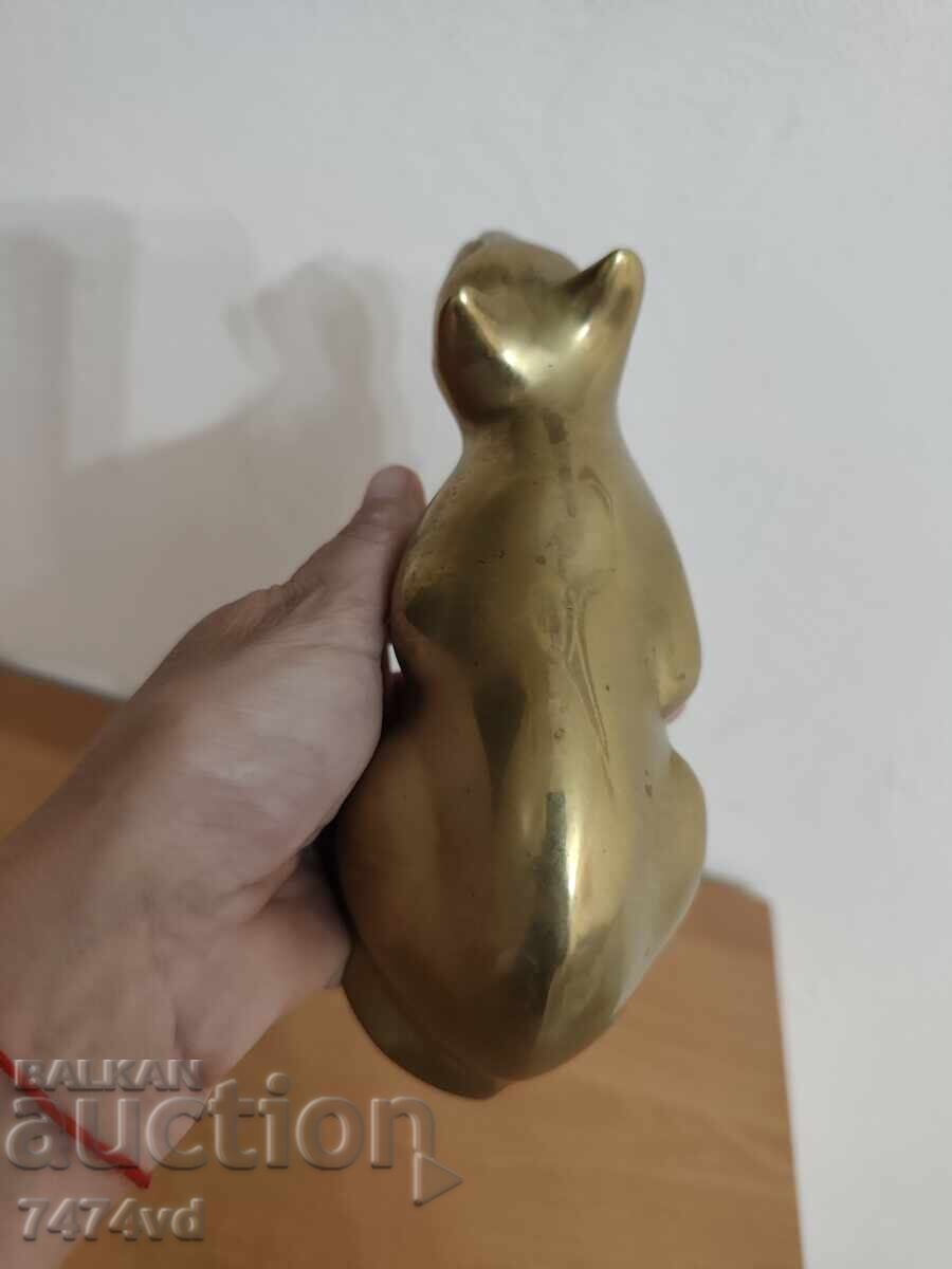 Delivery of Massive bronze cat figurine with exquisite craftsmanship