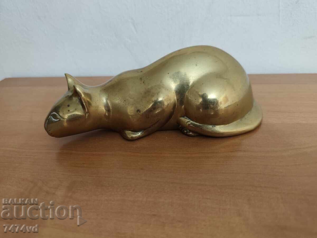 Massive bronze cat figurine with exquisite craftsmanship