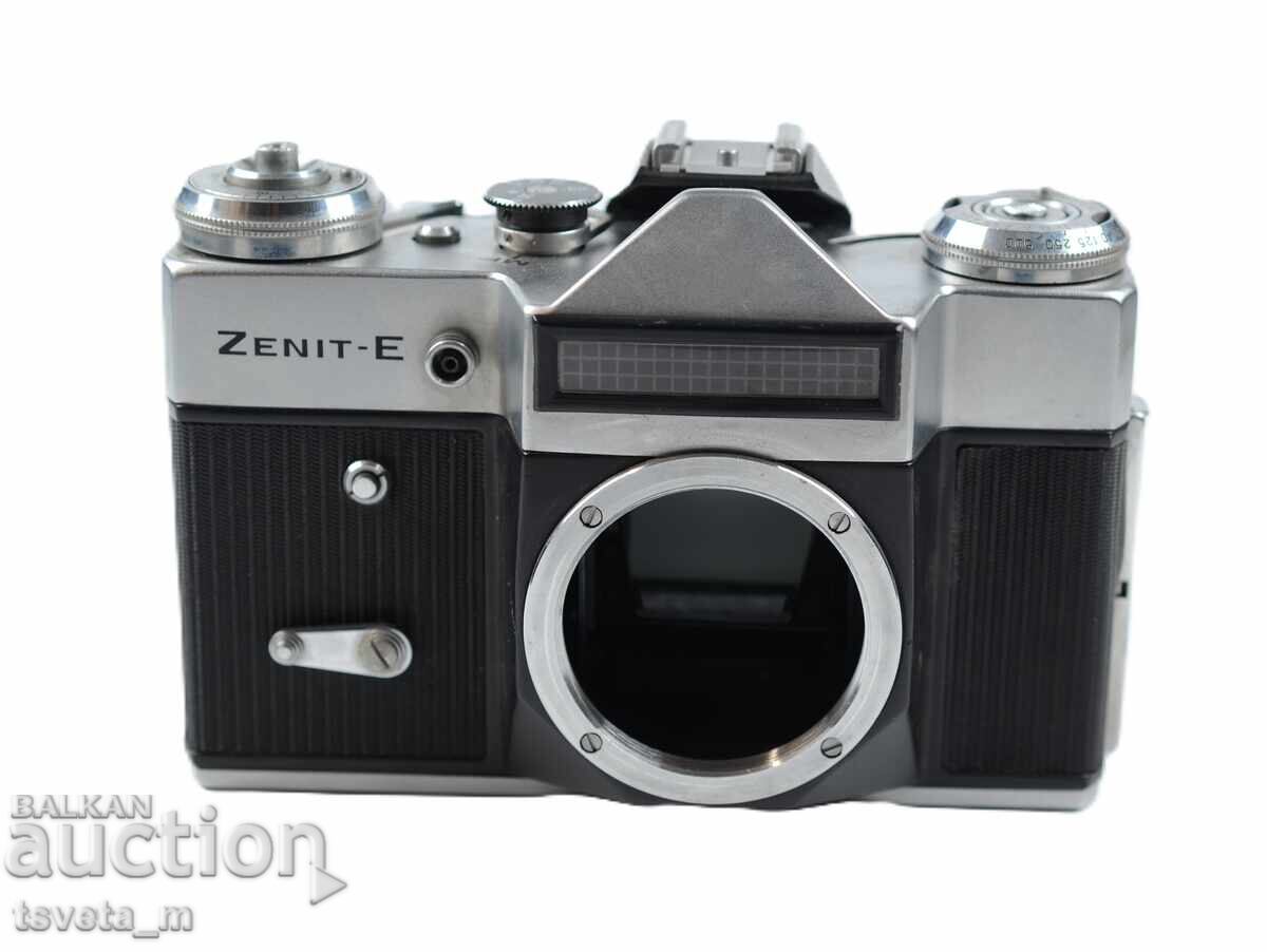 Φωτογραφική μηχανή ZENIT E ΕΣΣΔ σώμα + μικροσκοπικός φωτιστής PZO UF11 με τιμή € 15.00 | 29.34 BGN