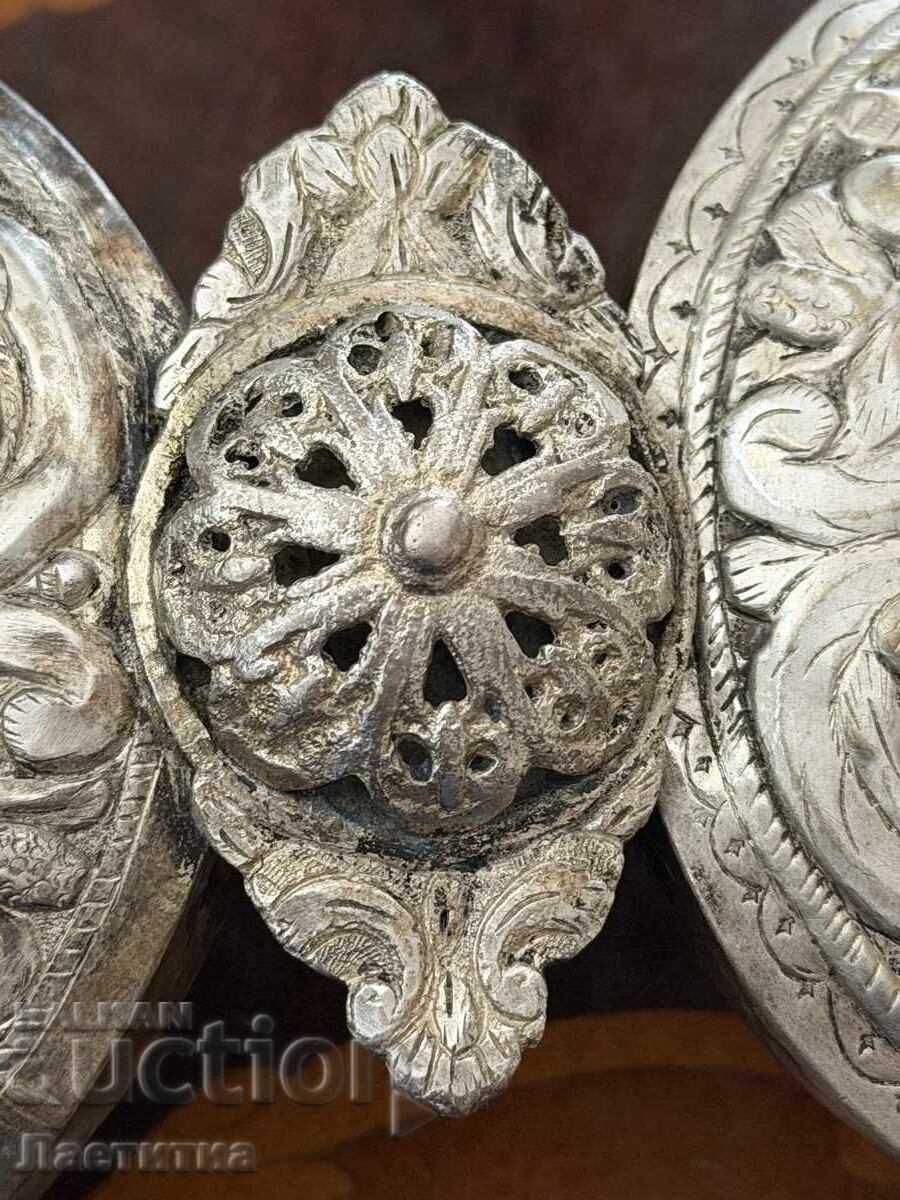 Παράδοση Τεράστια ασημένια παφτίδια από την περιοχή του Κάρλοβο
