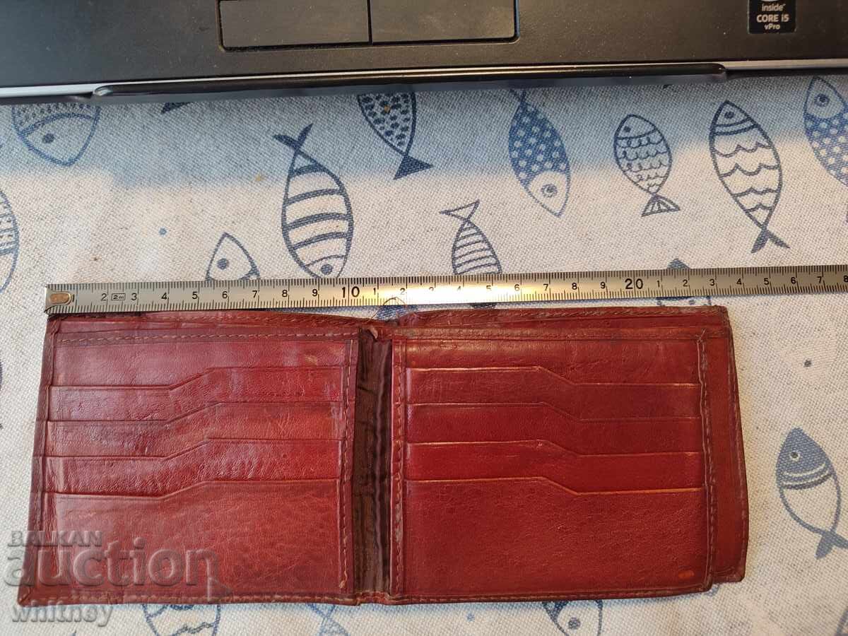 Παλιό δερμάτινο πορτοφόλι με τιμή € 9.99 | 19.54 BGN