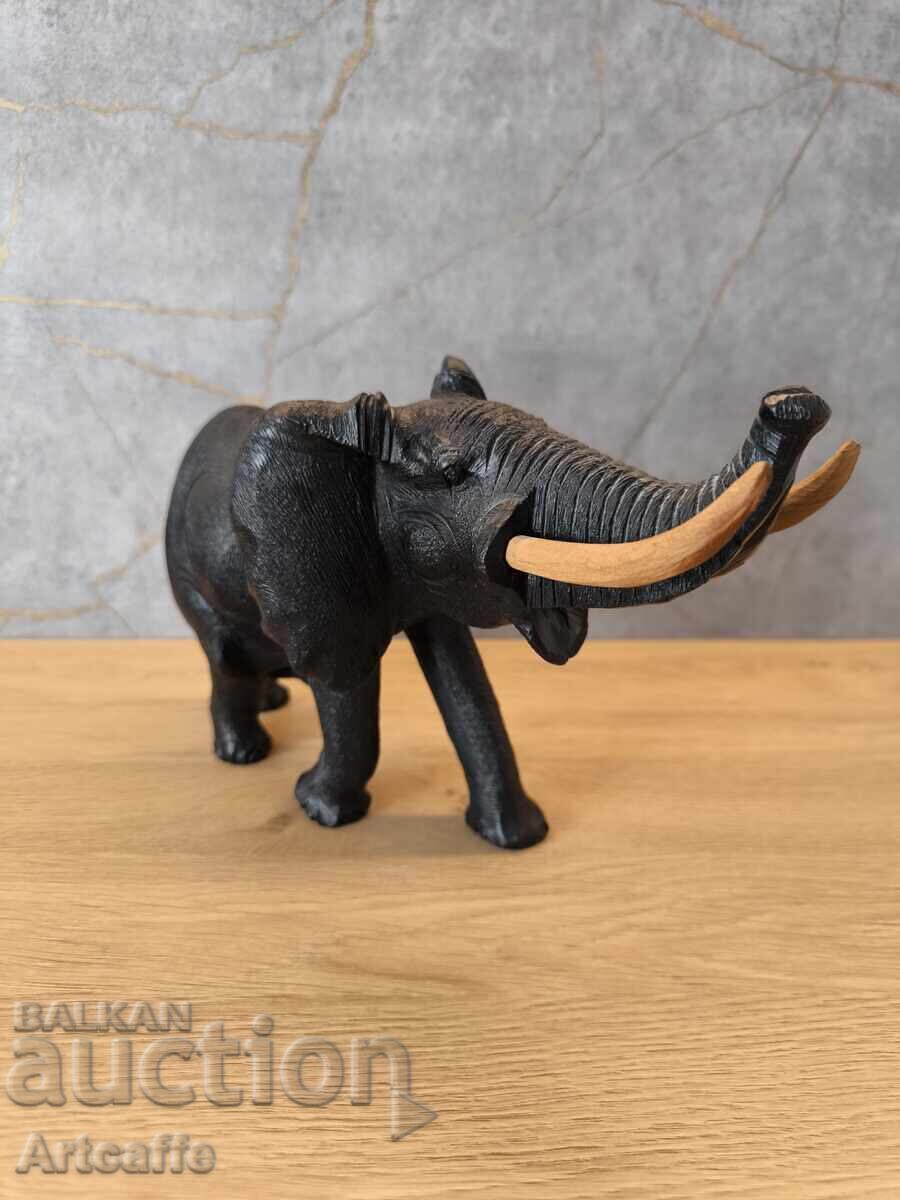Elefant secolul XX, Africa. Lemn masiv, sculptat cu preț € 15.00 | 29.34 BGN