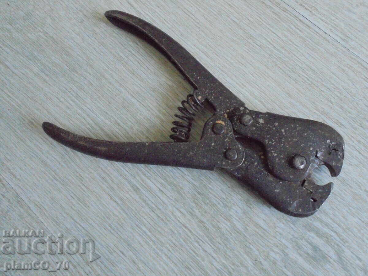 Delivery of No. 8636 Vintage metal crimping / pressing pliers