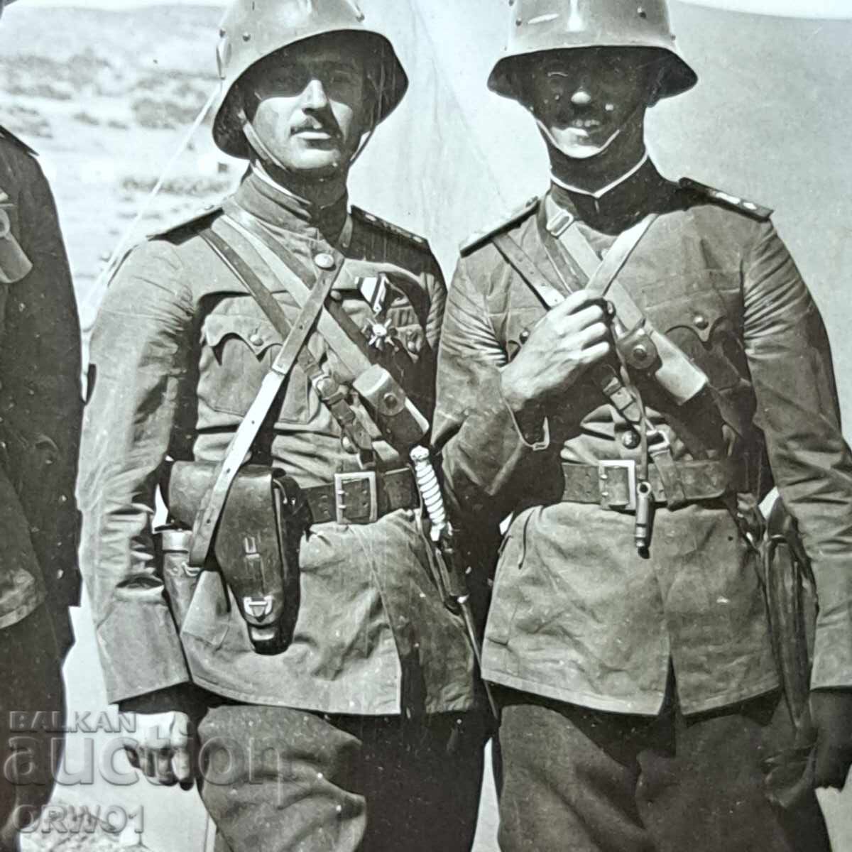 Ofițeri cu căști, pumnal, anii 1930, exercițiu, Regatul Bulgariei cu preț € 8.00 | 15.65 BGN