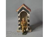 Jucărie veche figurină soldat cu pușcă în post casă