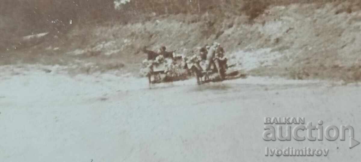 Licitație Fotografie traversare râul Ticea cu mașina 1932