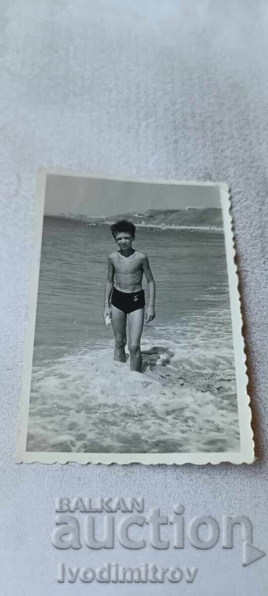 Foto Băiat pe plajă