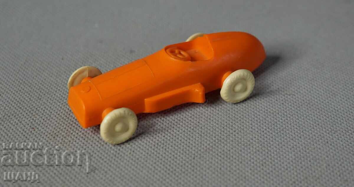 Veche jucărie rusească din plastic model mașină de curse Veche jucărie rusească din plastic model mașină de curse