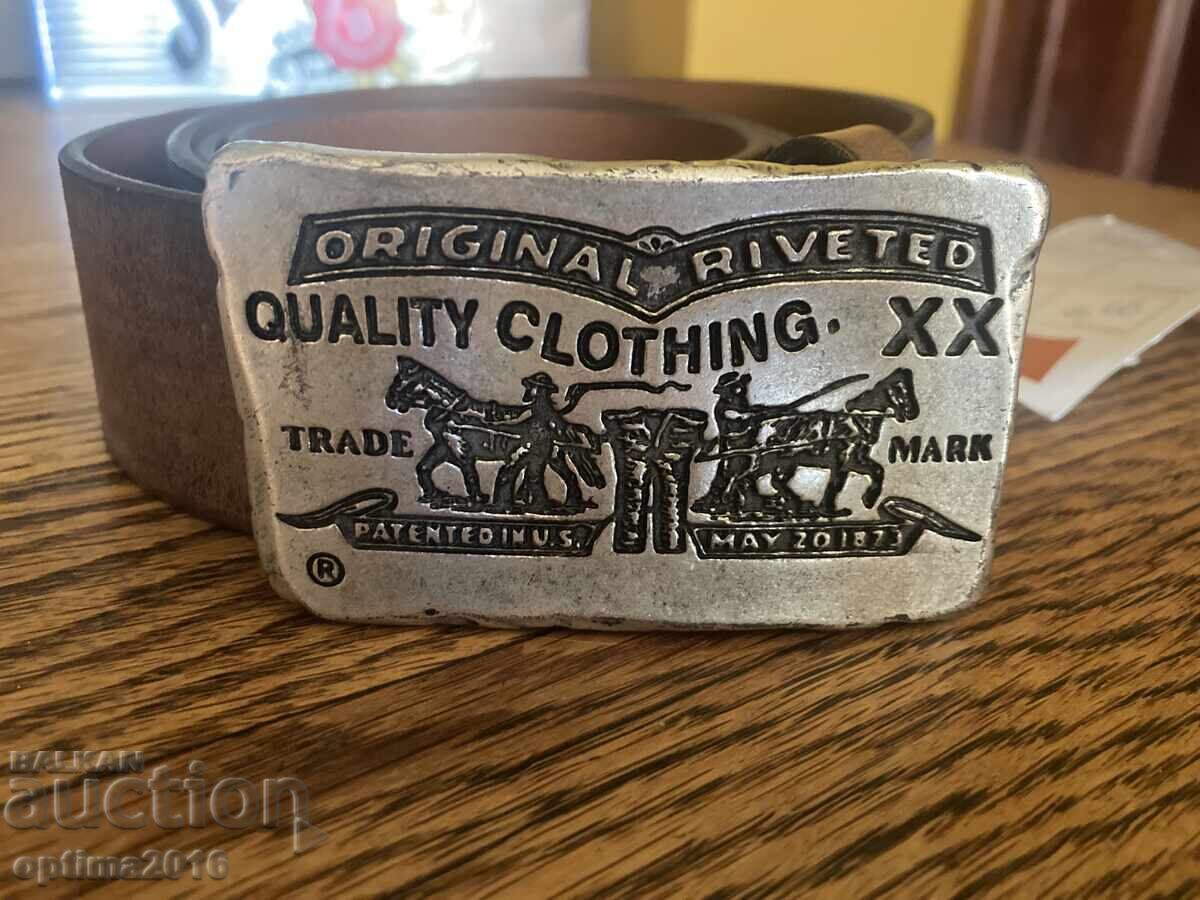 Καινούργια ζώνη Levi Strauss