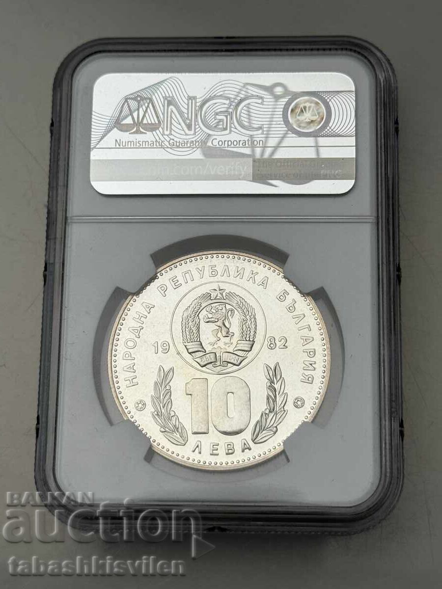 10 λέβα 1982 Δύο ποδοσφαιριστές NGC PF 66 με τιμή € 110.00 | 215.14 BGN 10 λέβα 1982 Δύο ποδοσφαιριστές NGC PF 66 με τιμή € 110.00 | 215.14 BGN