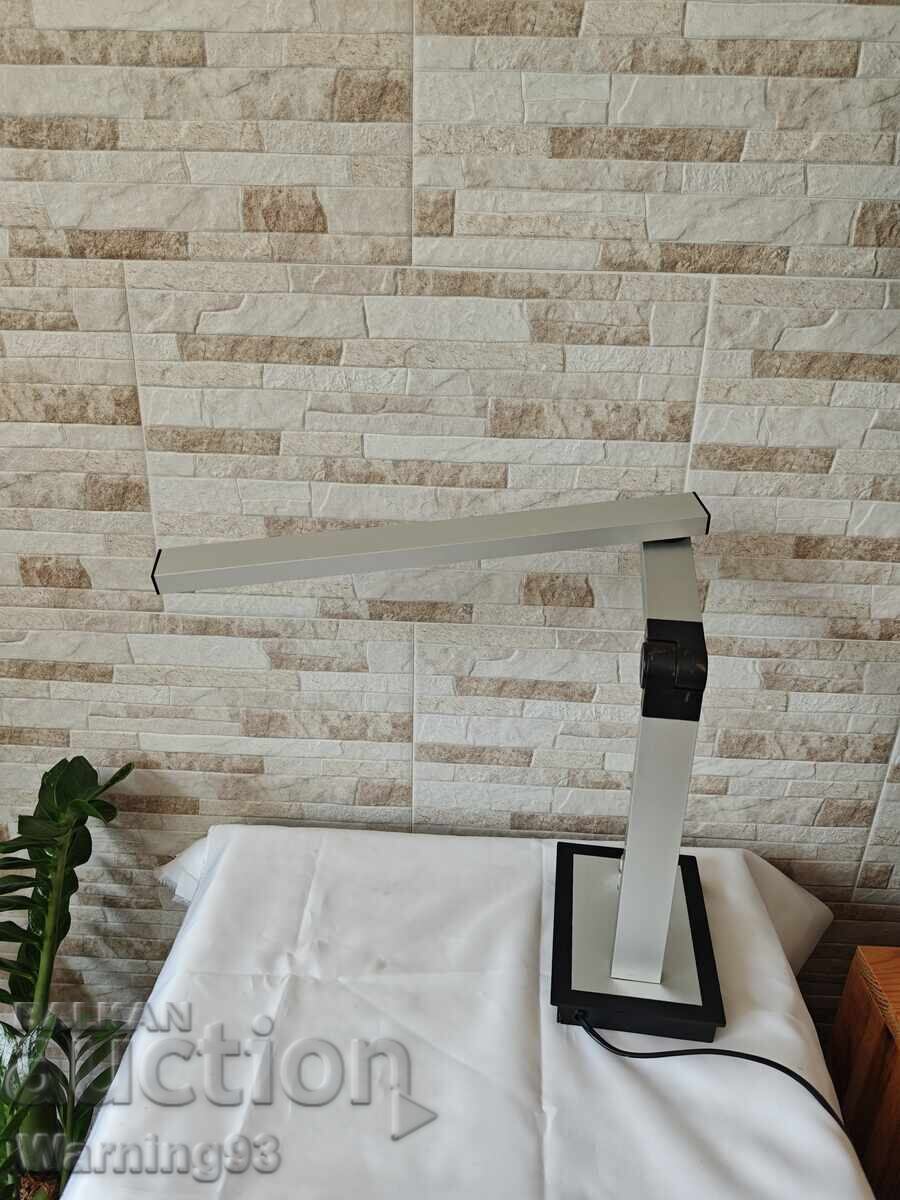 Lampă de birou metalică - LED - Nr. 32 cu preț € 22.00 | 43.03 BGN Lampă de birou metalică - LED - Nr. 32 cu preț € 22.00 | 43.03 BGN