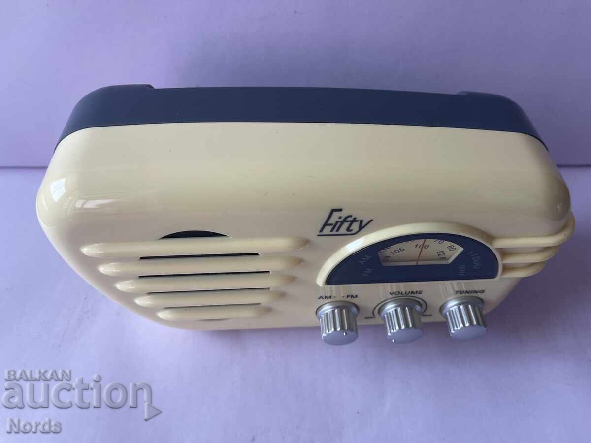 Radio retro cu preț € 19.00 | 37.16 BGN Radio retro cu preț € 19.00 | 37.16 BGN