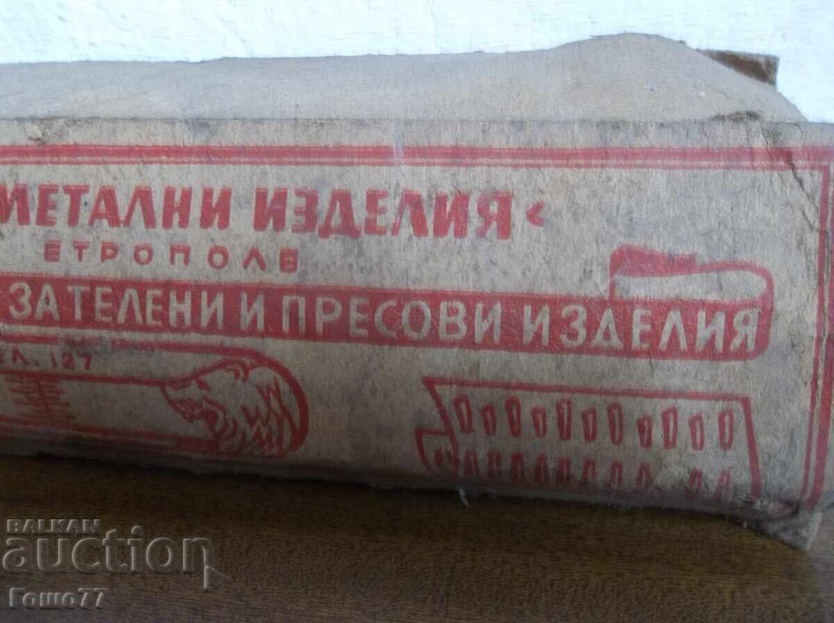 Auction  Wire staples