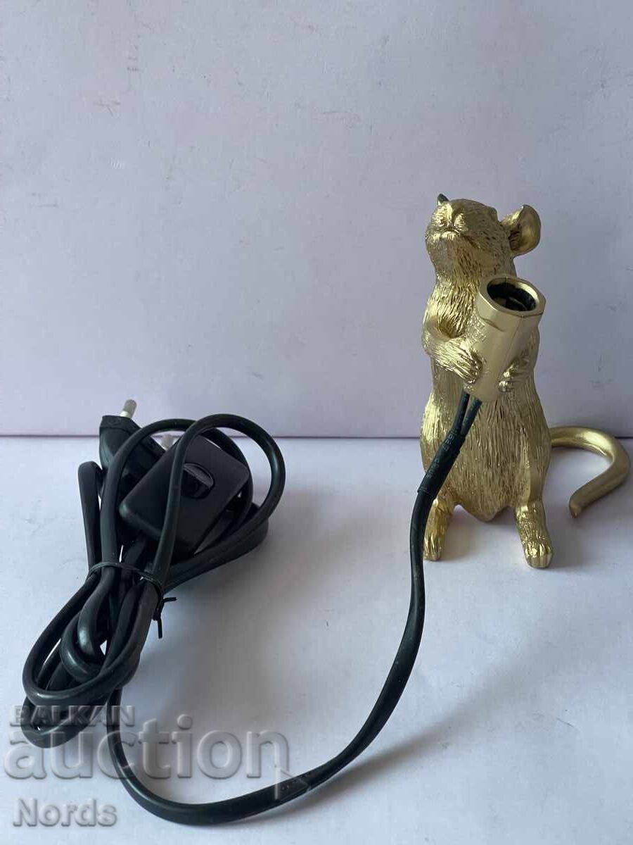 Lampă din metal cu preț € 7.50 | 14.67 BGN Lampă din metal cu preț € 7.50 | 14.67 BGN